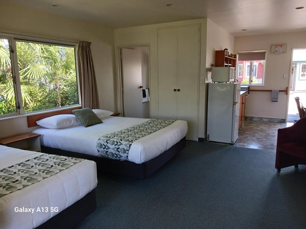 Anatoki Lodge Motel Takaka Bagian luar foto